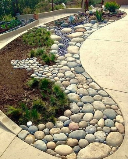 Stone retaining wall